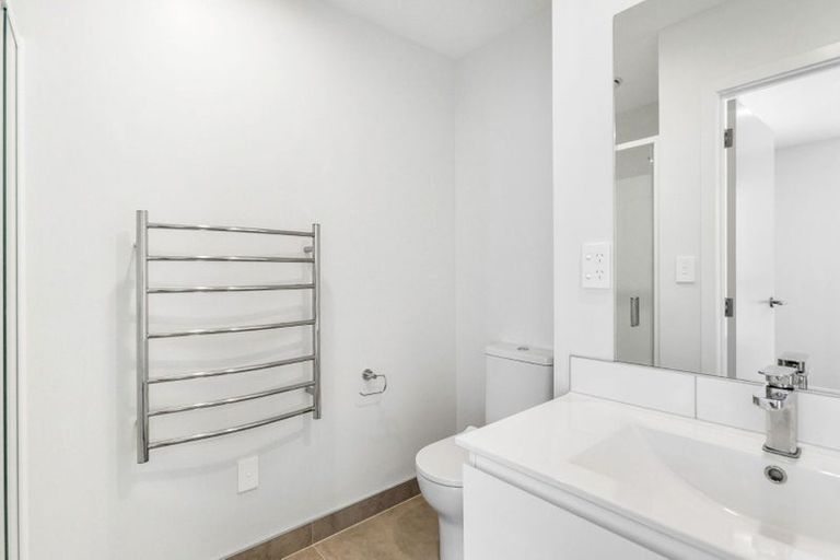 Photo of property in 1/3234 Great North Road, New Lynn, Auckland, 0600