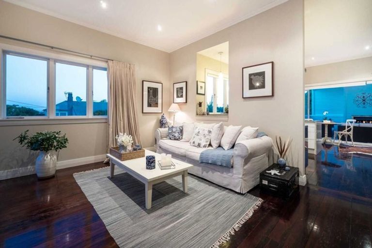 Photo of property in 41 Seaview Avenue, Northcote, Auckland, 0627
