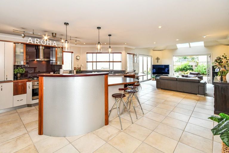 Photo of property in 53 Keywella Drive, Conifer Grove, Takanini, 2112
