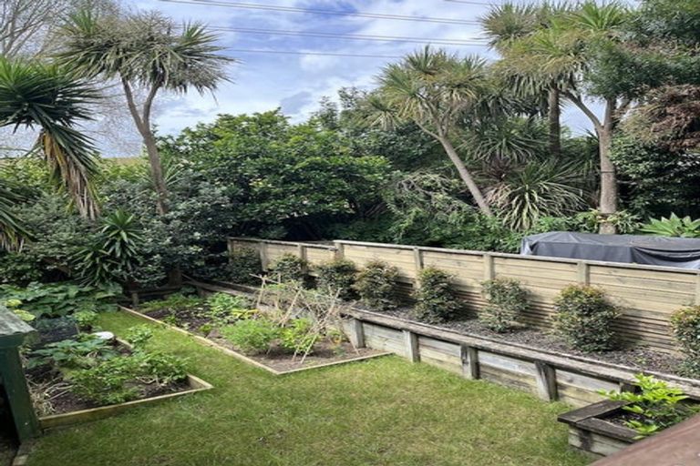 Photo of property in 23 Imperial Place, Henderson, Auckland, 0612