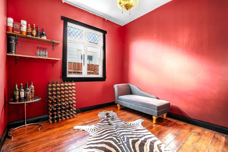 Photo of property in 134 Onepu Road, Lyall Bay, Wellington, 6022