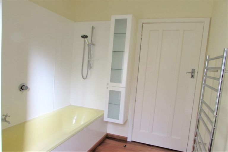 Photo of property in 4 Vennell Street, Brooklyn, Wellington, 6021