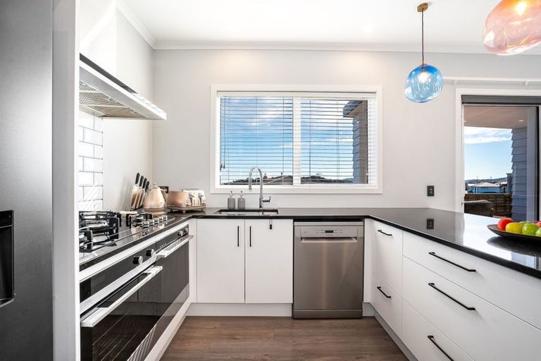 Photo of property in 3 Okataina Way, Aotea, Porirua, 5024
