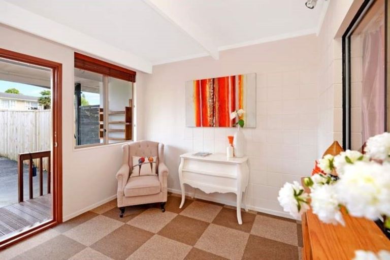 Photo of property in 1/52 Chippendale Crescent, Birkdale, Auckland, 0626