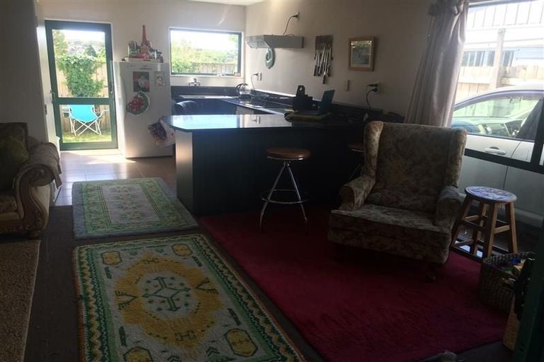 Photo of property in 113 Henderson Valley Road, Henderson, Auckland, 0612