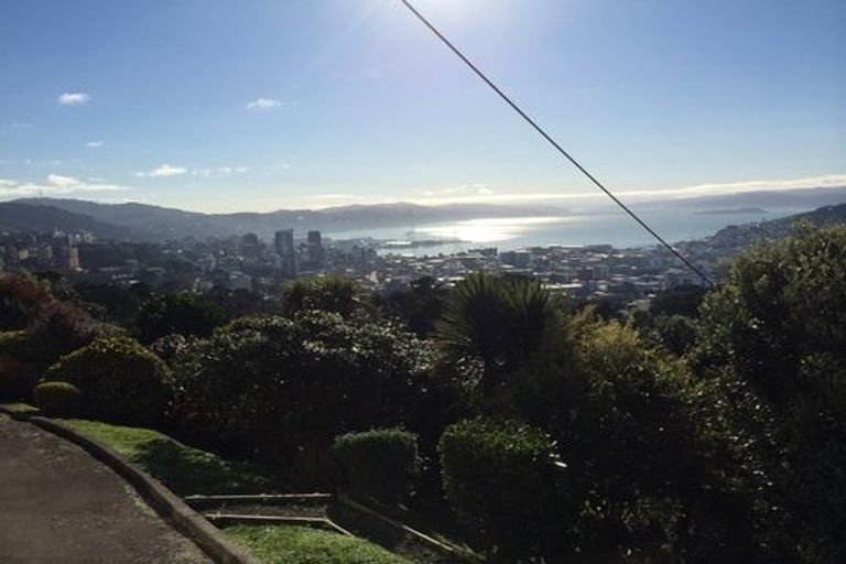 Photo of property in Harbour View Apartments, 147 Ohiro Road, Brooklyn, Wellington, 6021