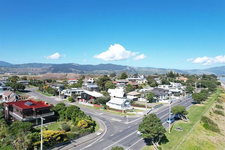 Photo of property in 2 Tahi Road, Paraparaumu Beach, Paraparaumu, 5032