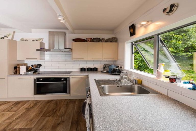 Photo of property in 2/194 Barnard Street, Wadestown, Wellington, 6012