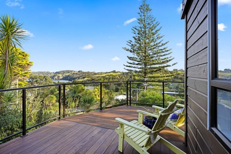 Photo of property in 3 Leigh Road, Leigh, 0985