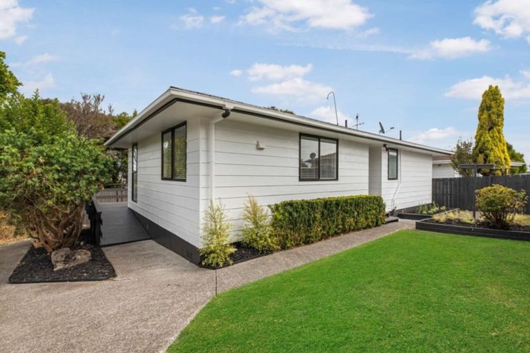 Photo of property in 63a/1 Colwill Road, Massey, Auckland, 0614