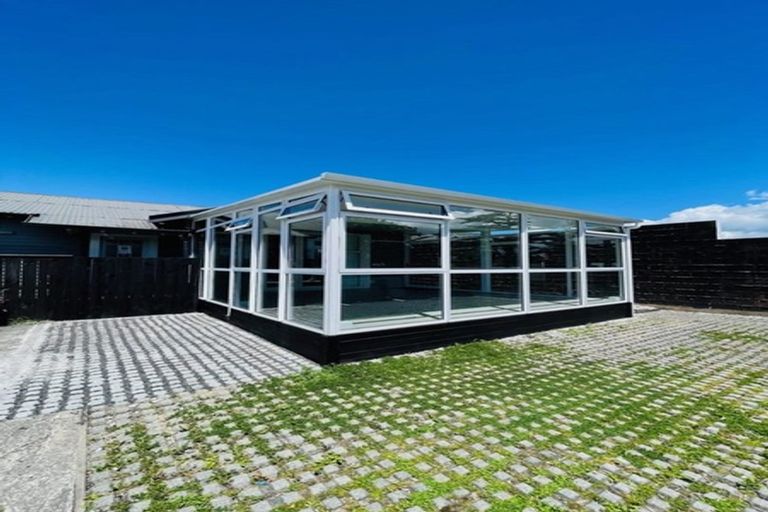 Photo of property in 3208a Great North Road, New Lynn, Auckland, 0600