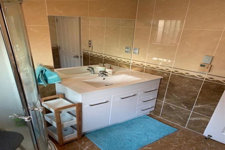 Photo of property in 13 Living Stream Road, Albany Heights, Auckland, 0632