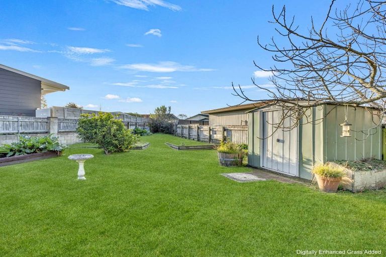 Photo of property in 2 Ashford Place, Havelock North, 4130