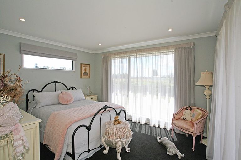 Photo of property in 18 Pistacia Place, Hornby, Christchurch, 8025