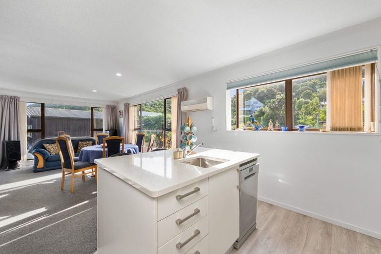Photo of property in 5 Amelia Crescent, Waikawa, Picton, 7220