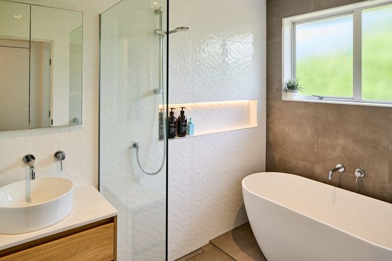 Photo of property in 2 Te Motu Road, Pukerua Bay, 5026