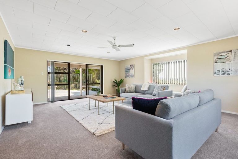 Photo of property in 7 Hyland Place, Waiuku, 2681
