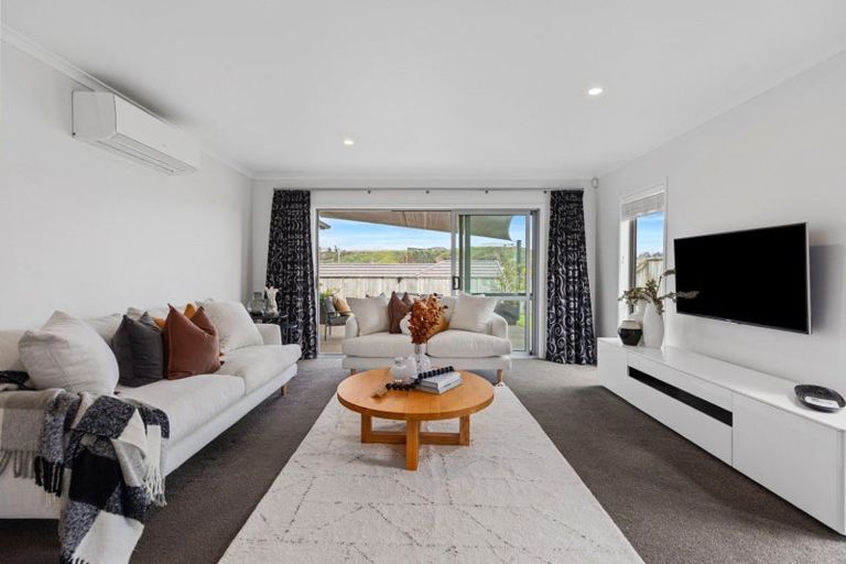 Photo of property in 10 Rochfort Crescent, Pyes Pa, Tauranga, 3112