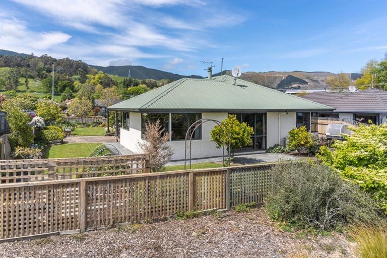 Photo of property in 7 Heath Place, Stoke, Nelson, 7011