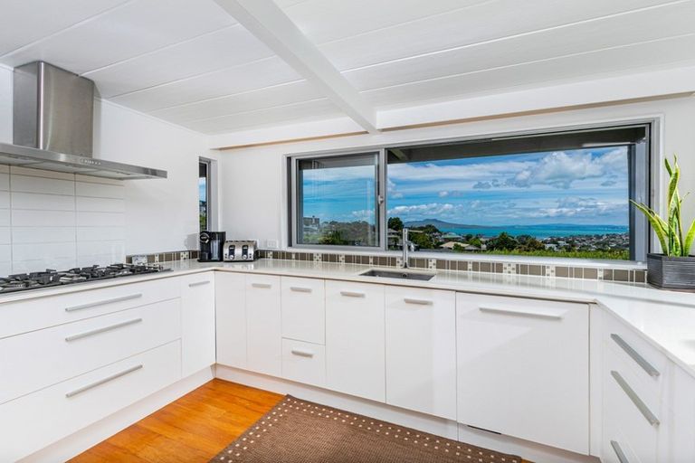Photo of property in 25 Parr Terrace, Castor Bay, Auckland, 0620