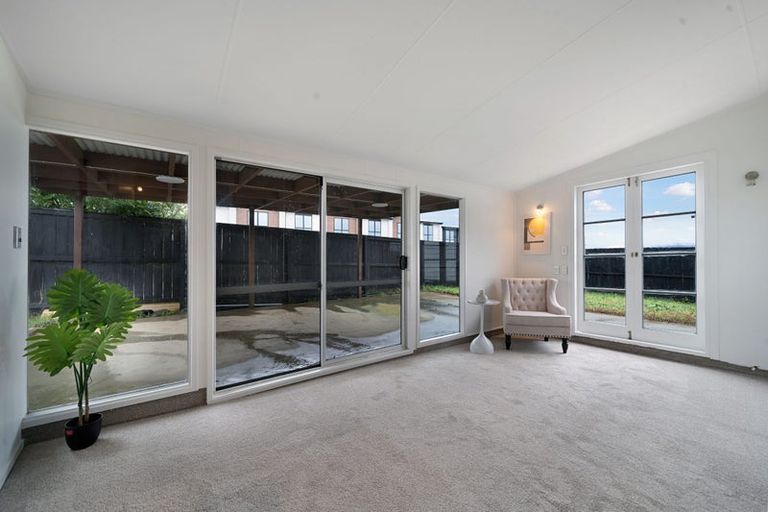 Photo of property in 174 Don Buck Road, Massey, Auckland, 0614