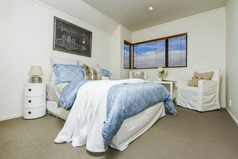 Photo of property in 1/112 Seaview Road, Glenfield, Auckland, 0629