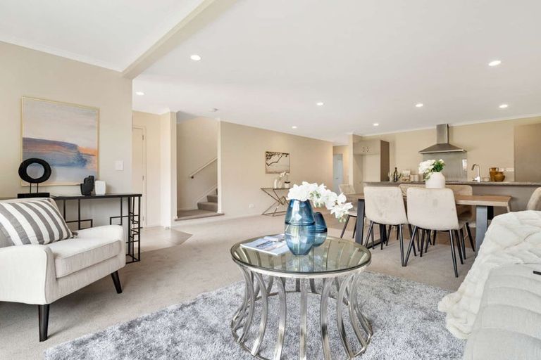 Photo of property in 18 Akeake Lane, Manurewa, Auckland, 2102