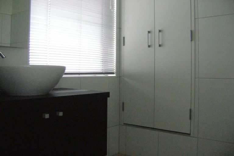 Photo of property in 4/6 Defoe Place, Waltham, Christchurch, 8023