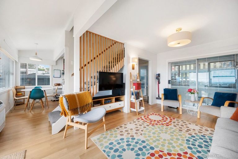 Photo of property in 12 Middlesex Place, Northland, Wellington, 6012