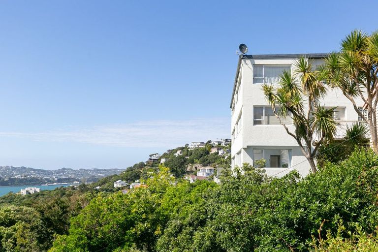Photo of property in Grafon Court Flats, 5/53 Grafton Road, Roseneath, Wellington, 6011