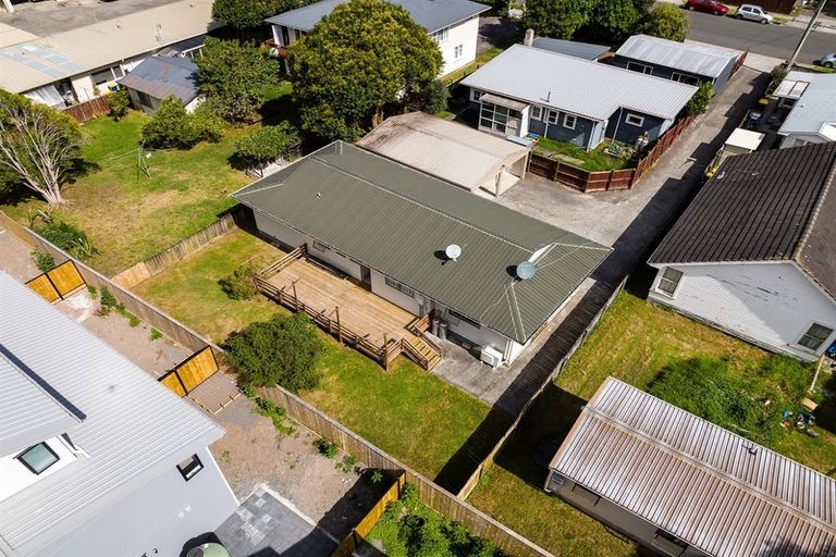 Photo of property in 11a Keeling Road, Henderson, Auckland, 0612