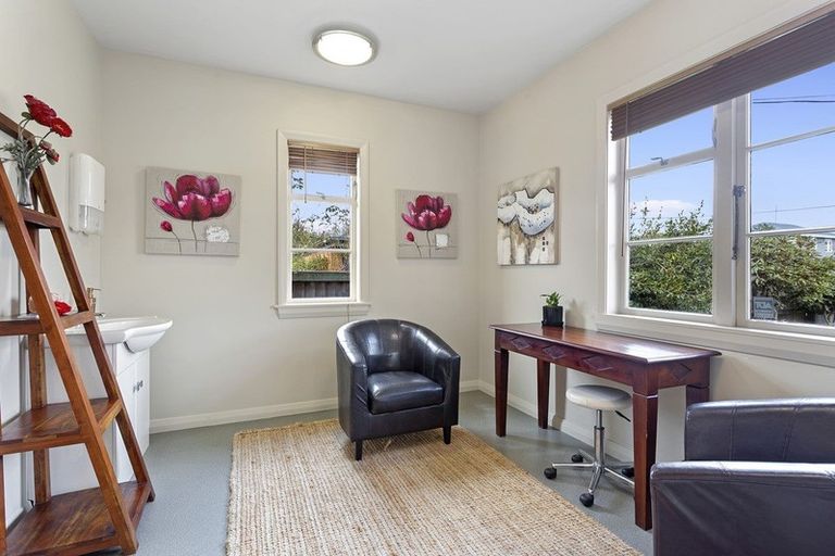 Photo of property in 128 Wilsons Road, Saint Martins, Christchurch, 8022