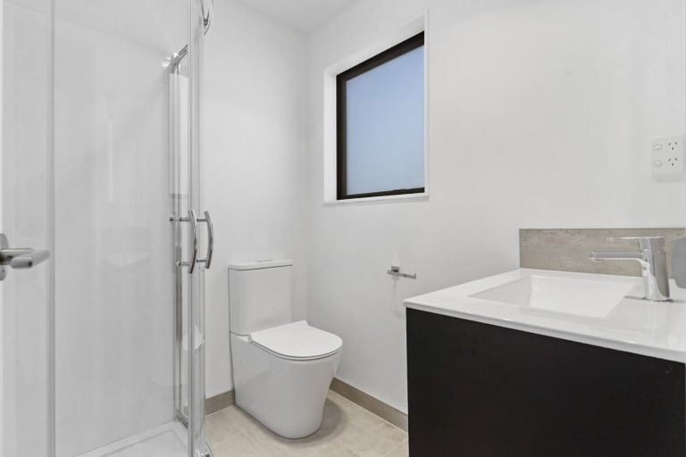 Photo of property in 8b Tahinga Street, Northcote, Auckland, 0627