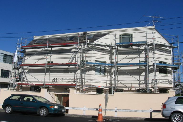 Photo of property in 15u4 Hawker Street, Mount Victoria, Wellington, 6011