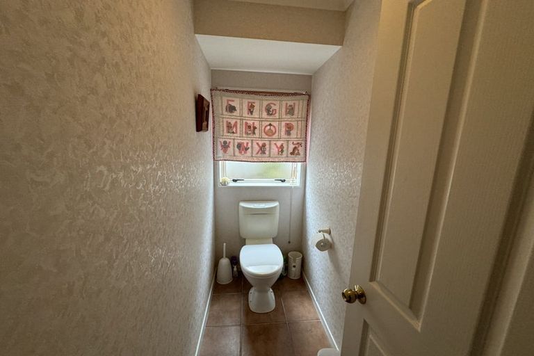 Photo of property in 6 Conacher Close, East Tamaki Heights, Auckland, 2016