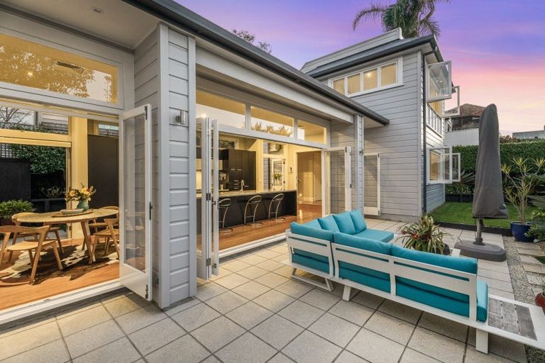 Photo of property in 21 St Aubyn Street, Devonport, Auckland, 0624