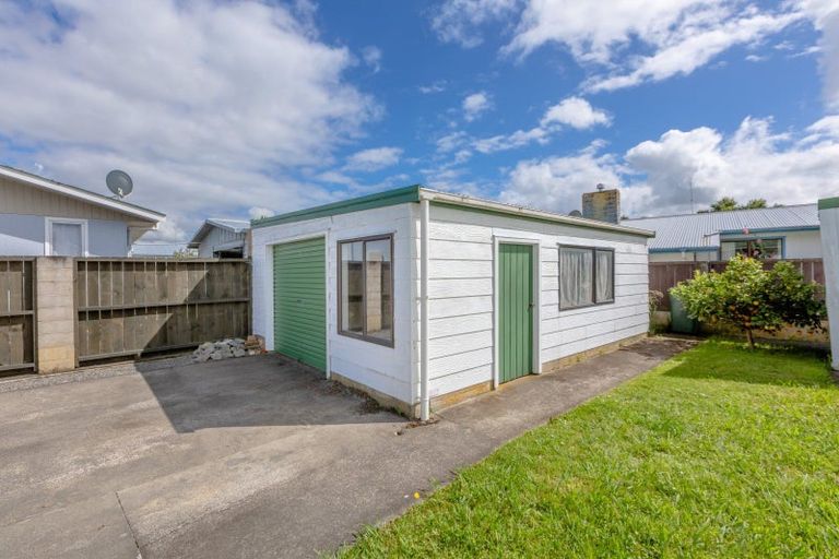 Photo of property in 1 Latham Stubbs Crescent, Waipawa, 4210