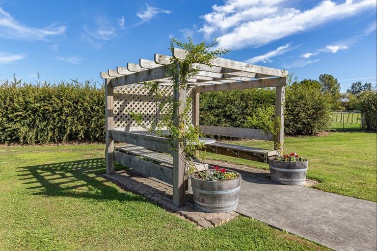 Photo of property in 100 Waihou Road, Levin, 5571