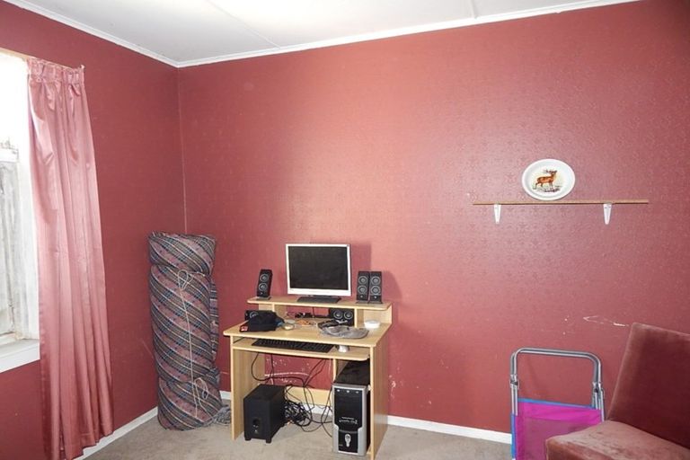 Photo of property in 13 Russell Street, Westport, 7825