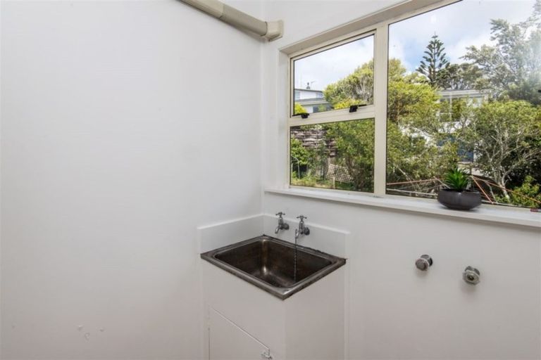 Photo of property in 20 Horokiwi Road West, Newlands, Wellington, 6037