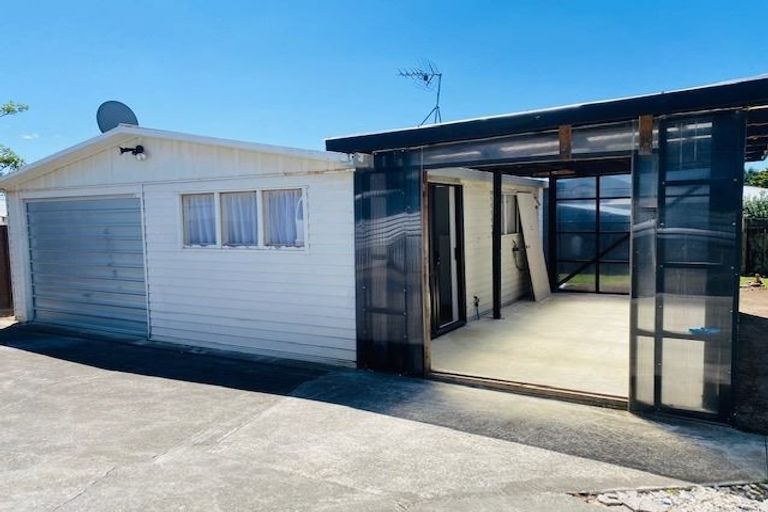 Photo of property in 21 Kemble Close, Mangere, Auckland, 2022