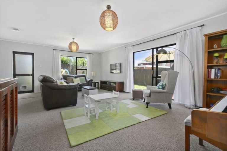 Photo of property in 1/26 Petrel Place, Massey, Auckland, 0614