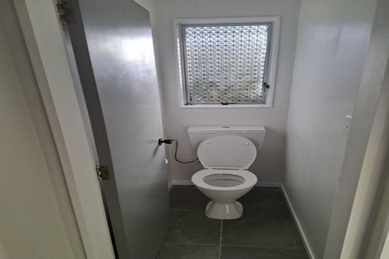 Photo of property in 4 Stroud Way, Newlands, Wellington, 6037