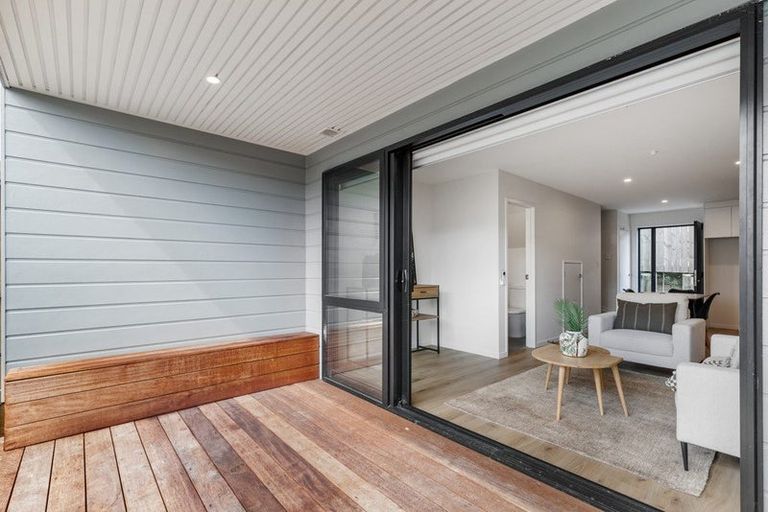 Photo of property in 21 Divich Avenue, Te Atatu South, Auckland, 0610