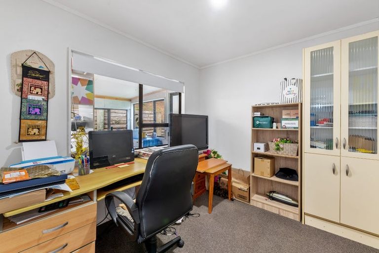 Photo of property in 43 Ohiwa Road, Papakura, 2582