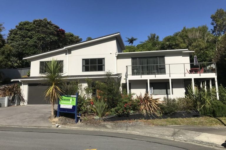 Photo of property in 3 Atahu Grove, Tirohanga, Lower Hutt, 5010