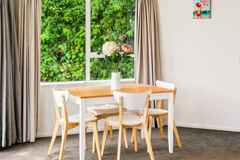 Photo of property in 5 Erskine Close, Island Bay, Wellington, 6023