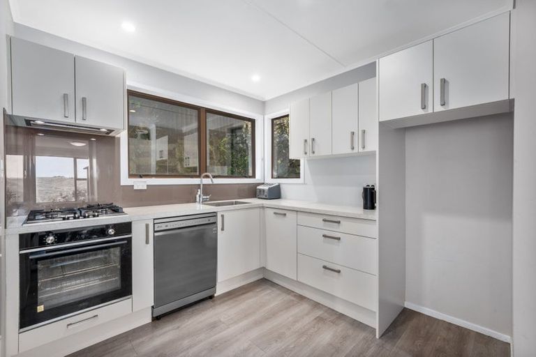 Photo of property in 4 Kahu Road, Paremata, Porirua, 5024