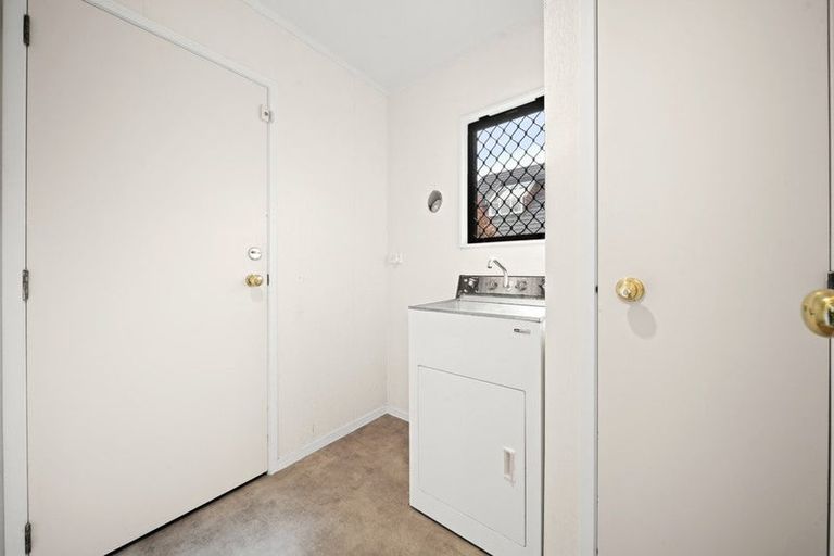 Photo of property in 1/56 Aberdeen Road, Campbells Bay, Auckland, 0620