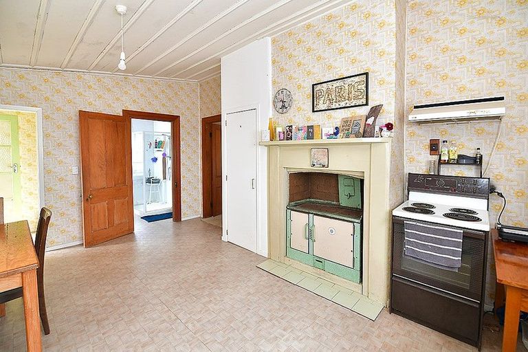 Photo of property in 14 Puriri Street, Helensville, 0800